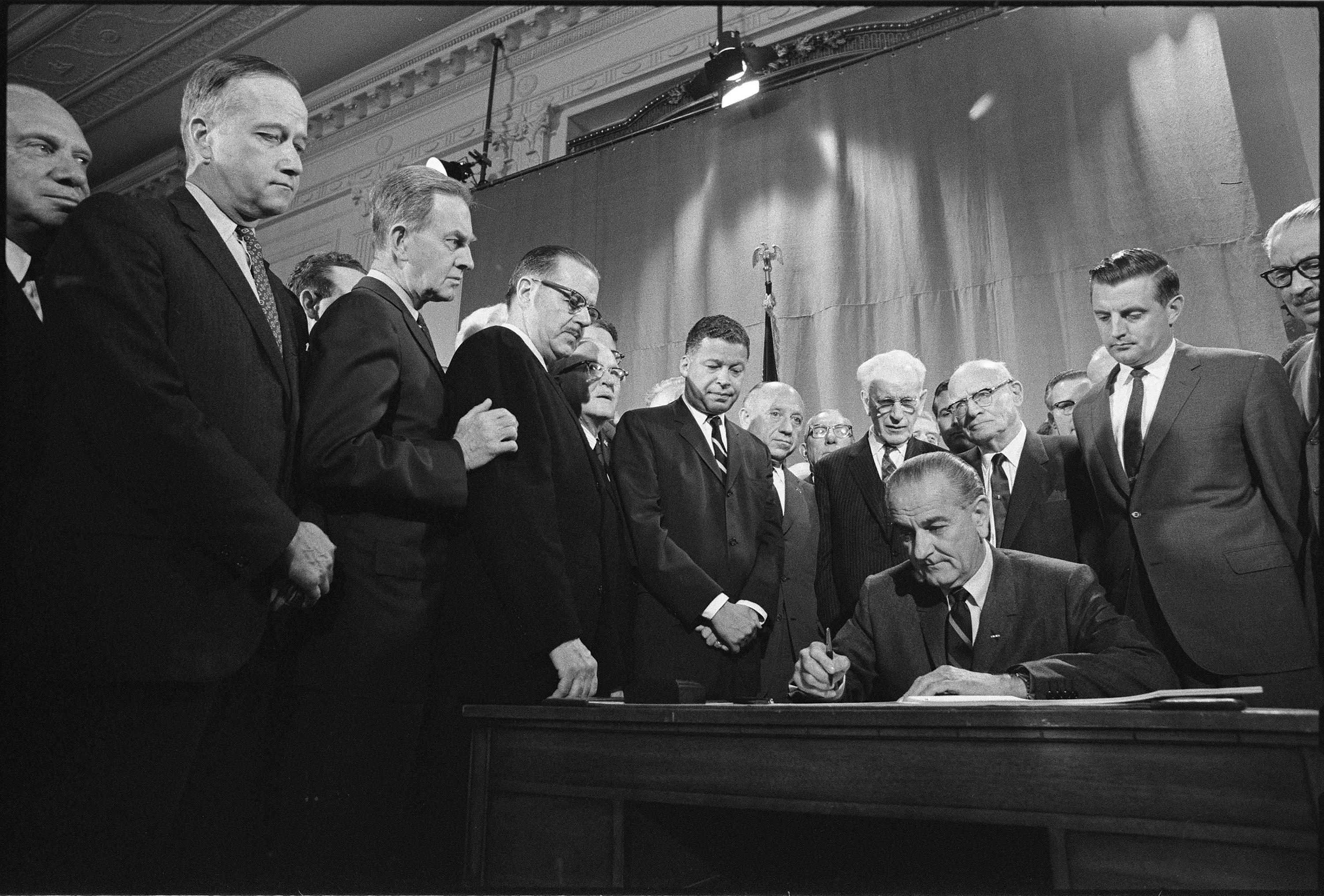 LBJ Library photo by Frank Wolfe #A6085-22A.