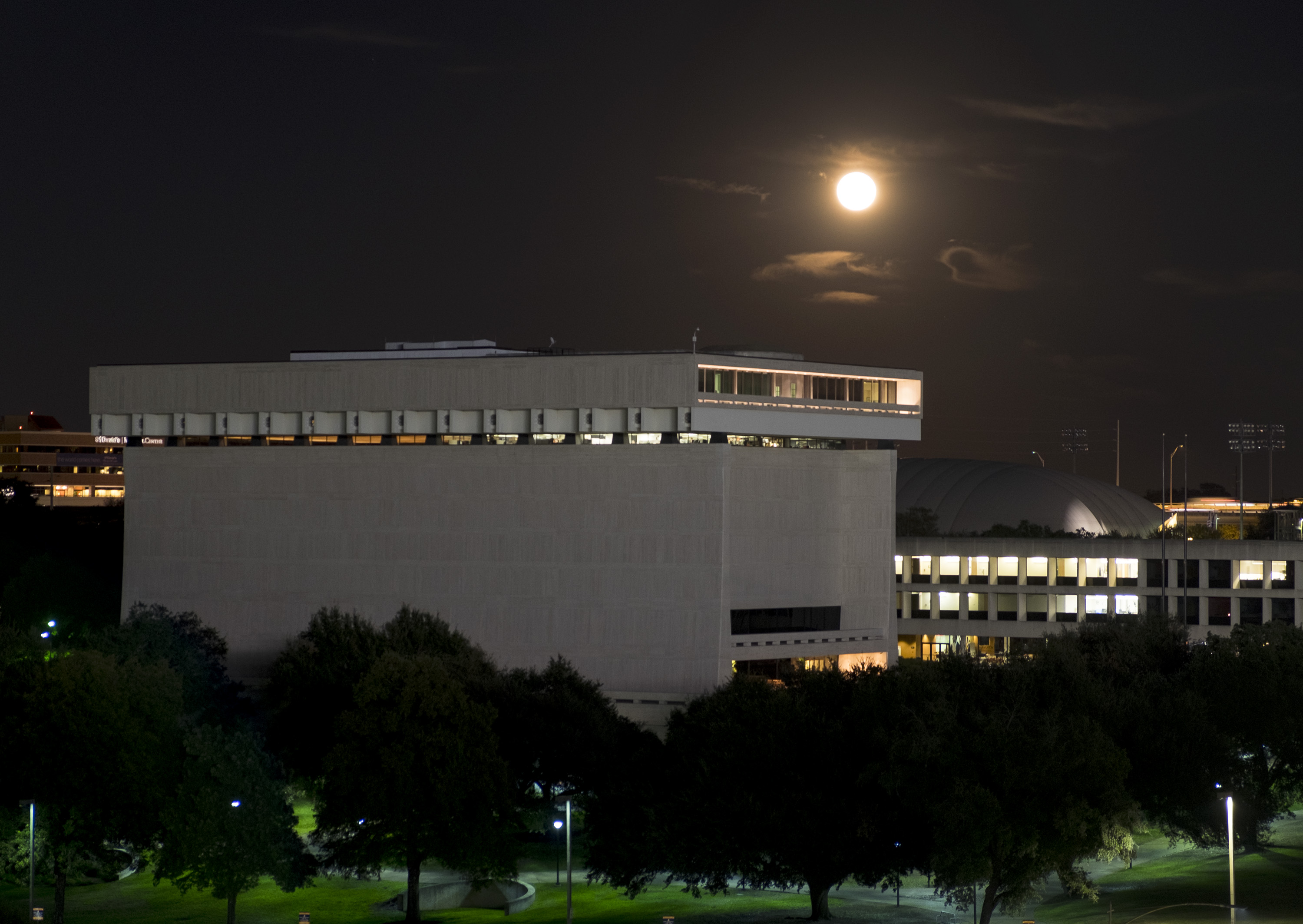 A full 'supermoon' rises over the LBJ Presidential Library in Austin, Texas on November 14, 2016.