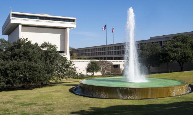LBJ Library photo by Jay Godwin, DIG14181-030.