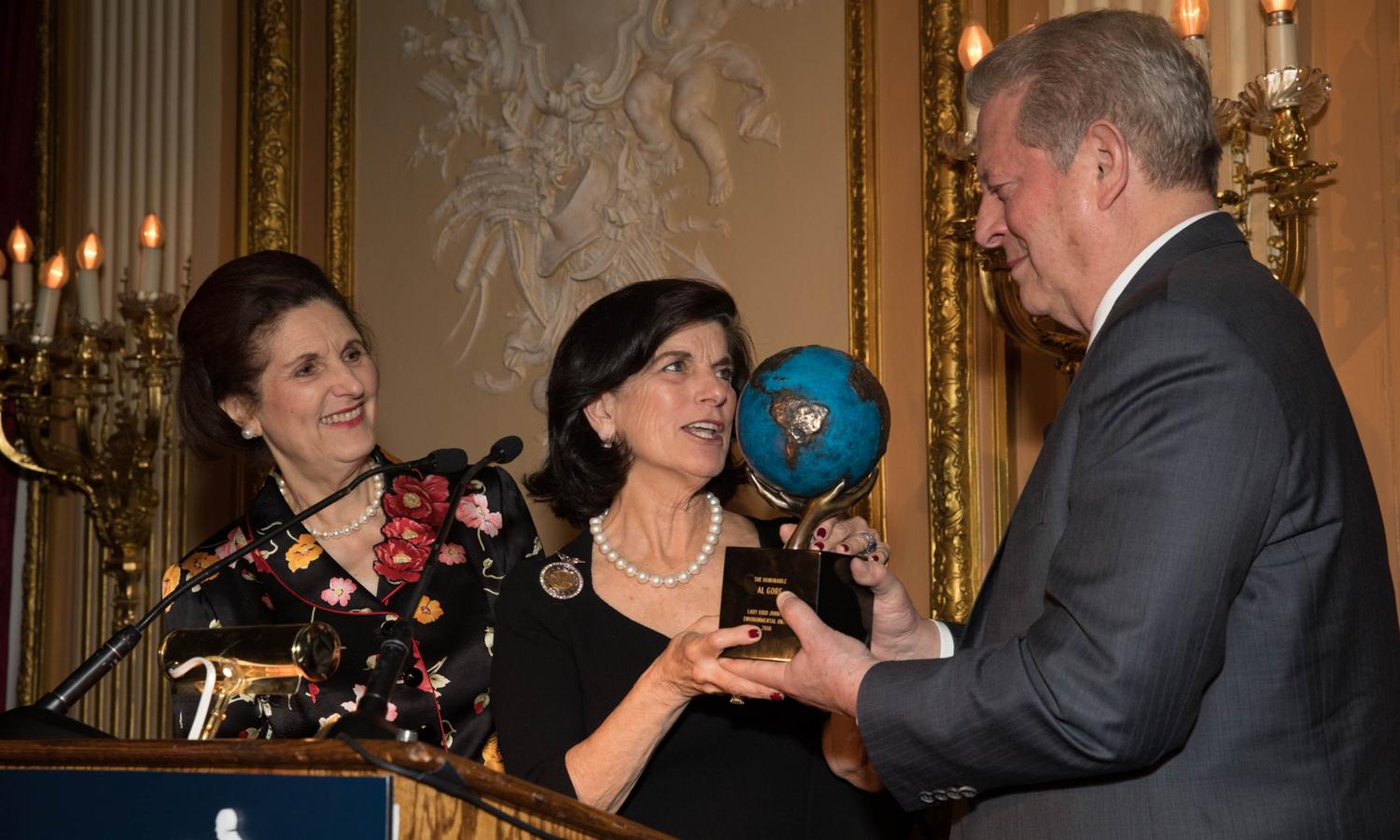LBJ and Lady Bird's daughters, Lynda Johnson Robb and Luci Baines Johnson, present Al Gore with the 2018 Lady Bird Johnson Environmental Award.